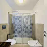 Pensión Palazzo Bougainvillea By Ritardo Aereo 3*
