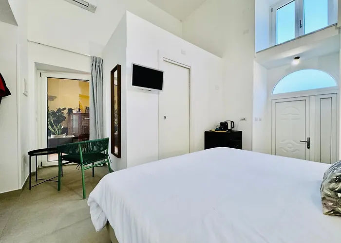 Affittacamere Palazzo Bougainvillea By Ritardo Aereo 3*