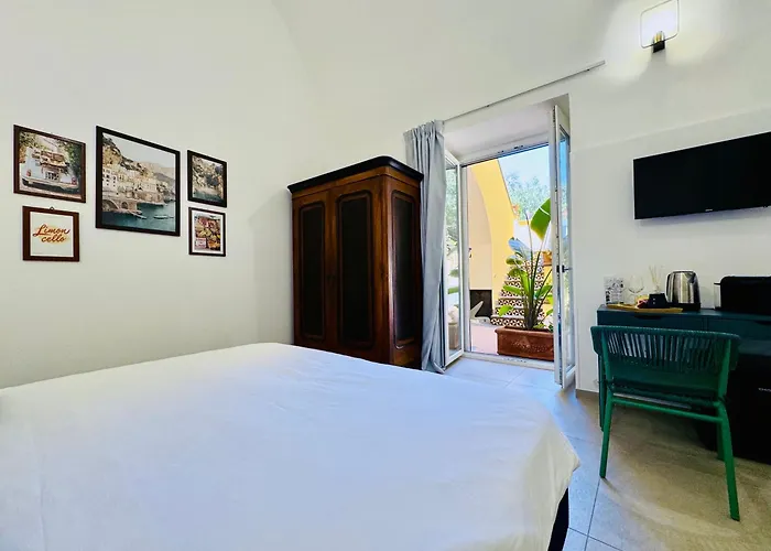 Palazzo Bougainvillea By Ritardo Aereo Affittacamere 3*