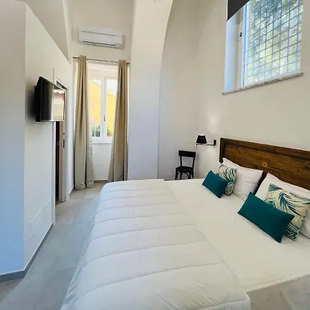 Palazzo Bougainvillea By Ritardo Aereo *