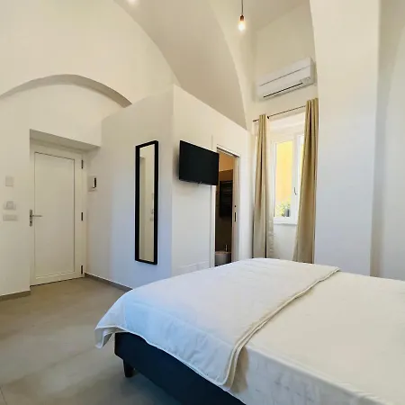 Palazzo Bougainvillea By Ritardo Aereo Guest house *