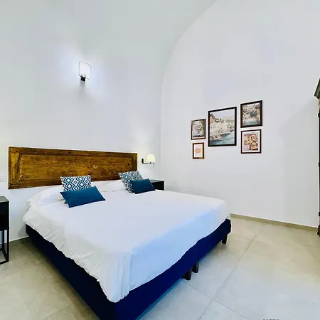Palazzo Bougainvillea By Ritardo Aereo Guest house Meta