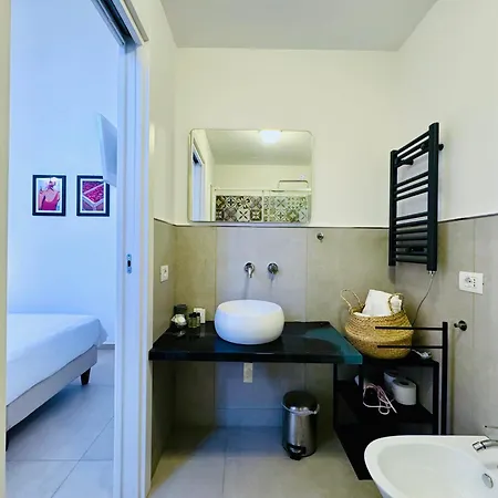 Palazzo Bougainvillea By Ritardo Aereo Guest house